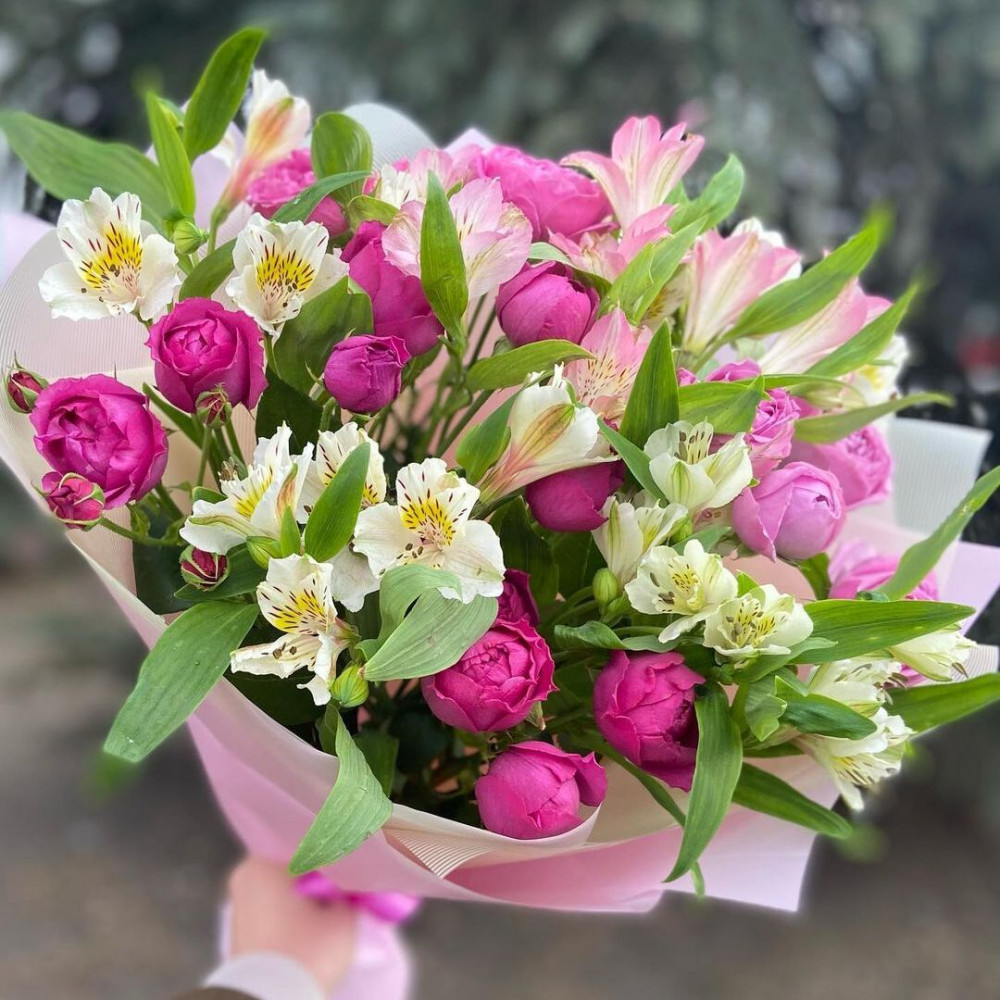 Букет цветов «Букет из альстромерии и пионовидных роз» - фото 4